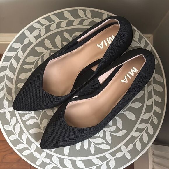 MIA Black Classic Heels with Textured Fabric - Picture 11 of 12